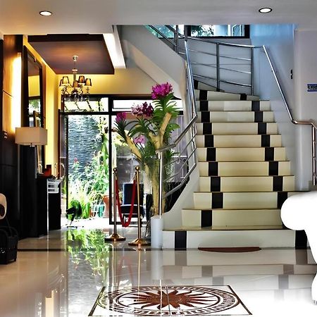 Peridot Suites Davao City Exteriör bild