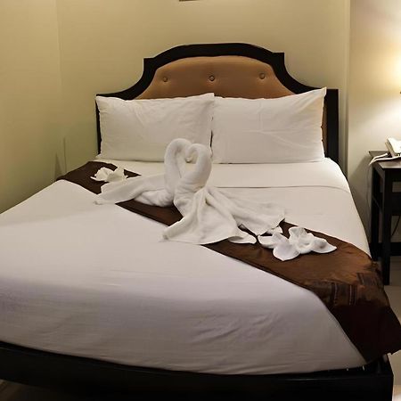 Peridot Suites Davao City Exteriör bild