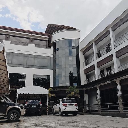 Peridot Suites Davao City Exteriör bild