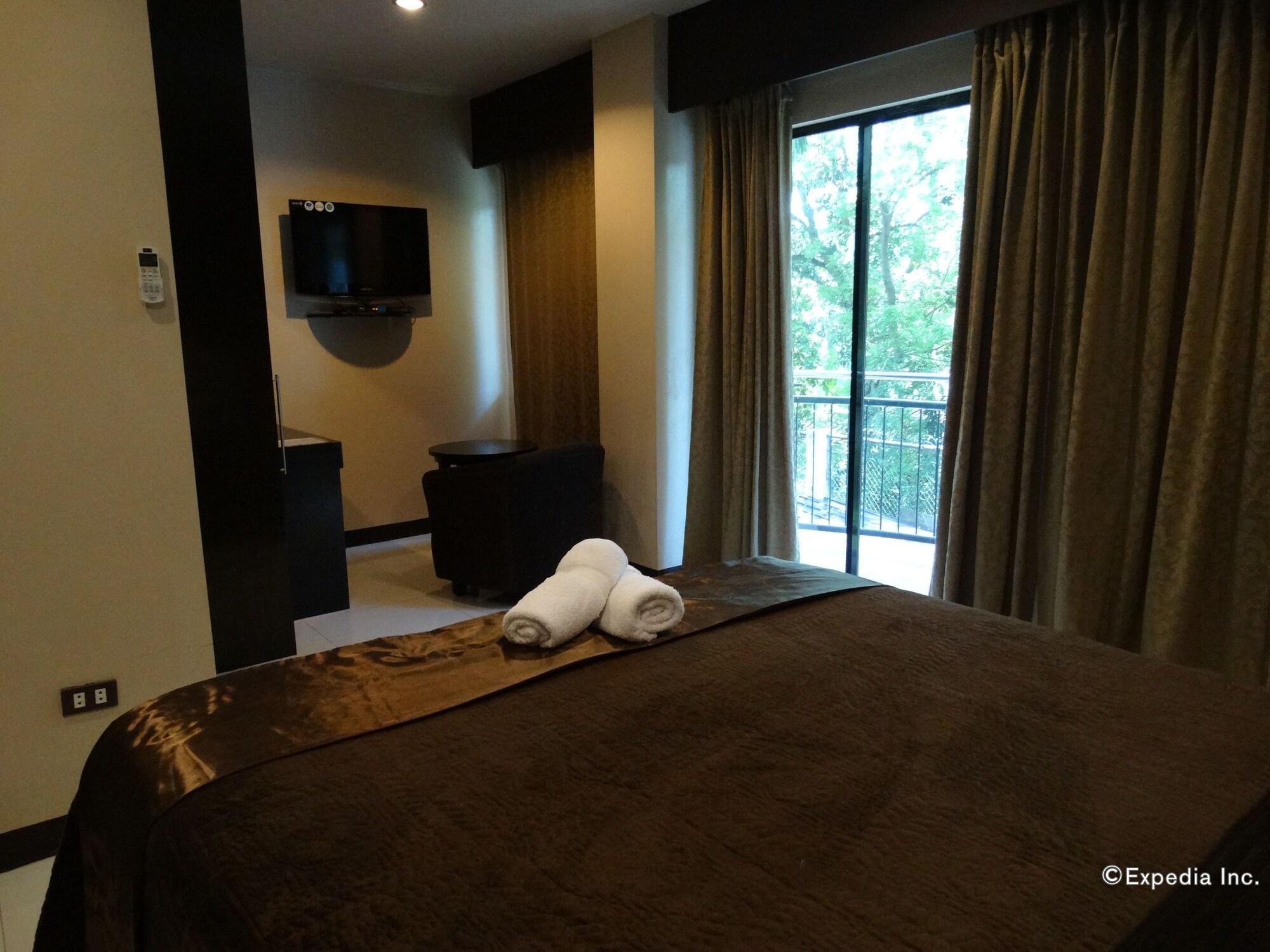 Peridot Suites Davao City Exteriör bild