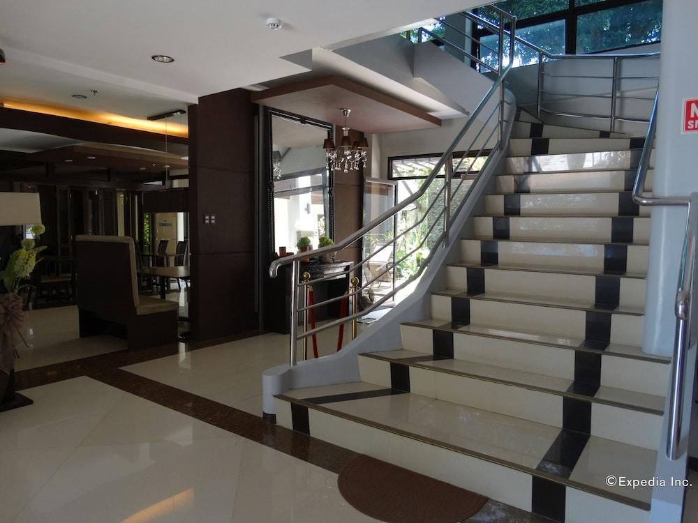 Peridot Suites Davao City Exteriör bild