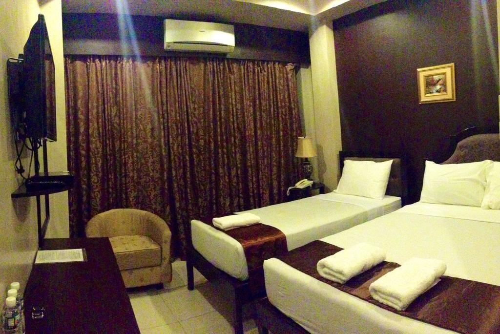 Peridot Suites Davao City Exteriör bild