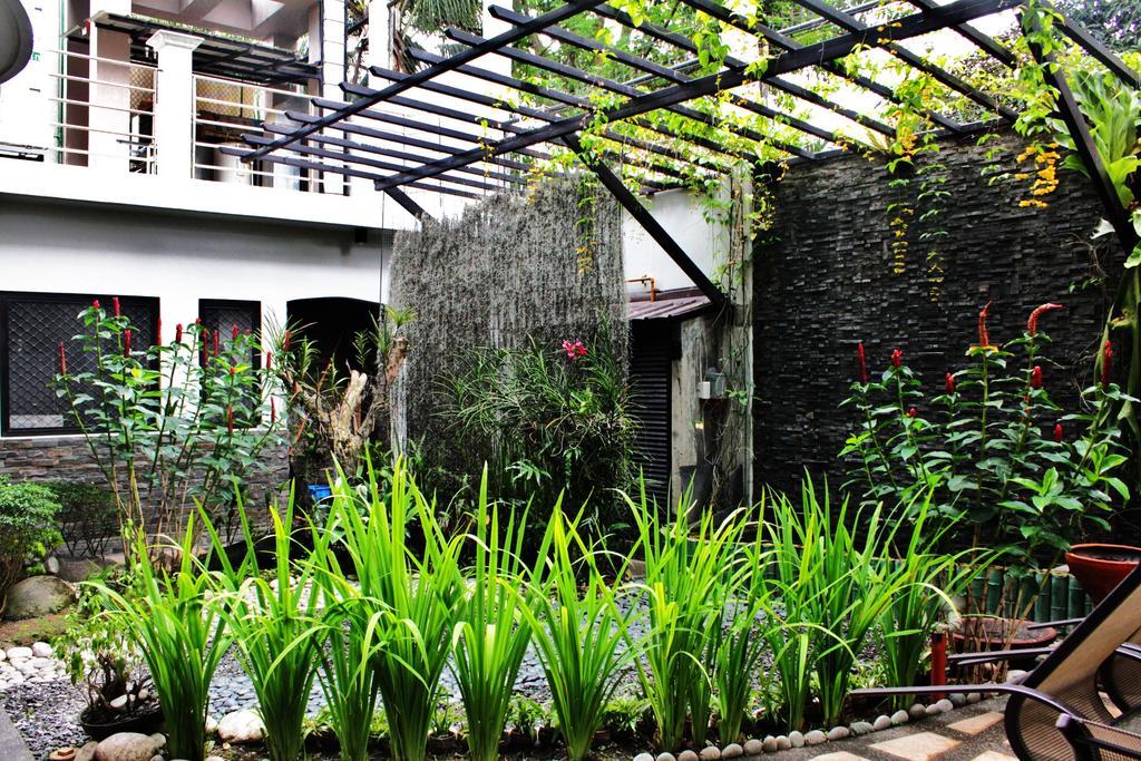 Peridot Suites Davao City Exteriör bild