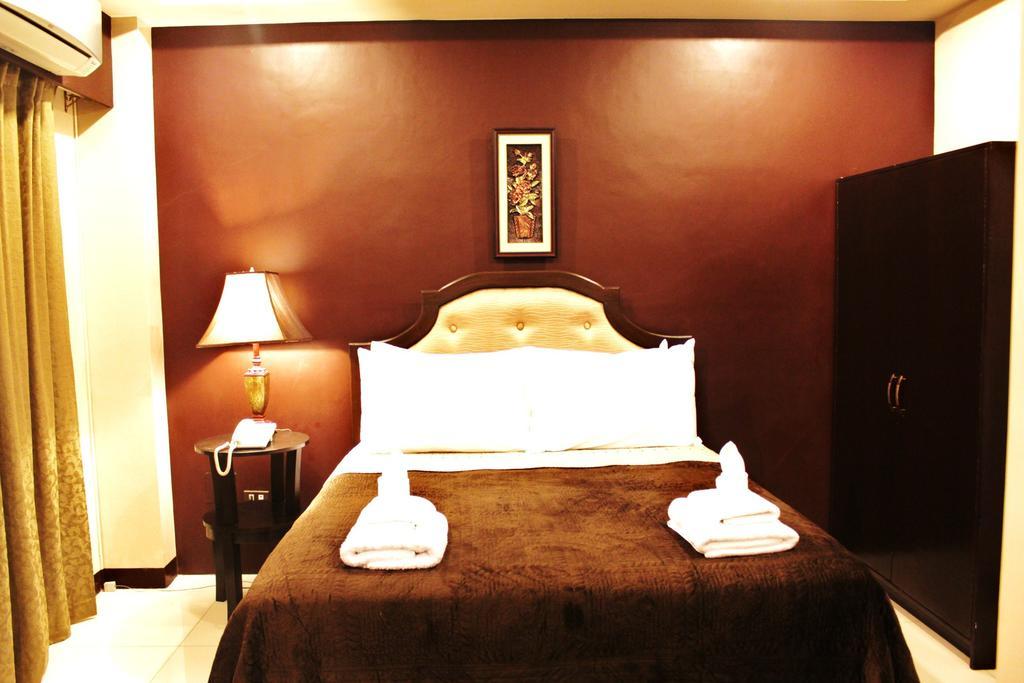 Peridot Suites Davao City Exteriör bild