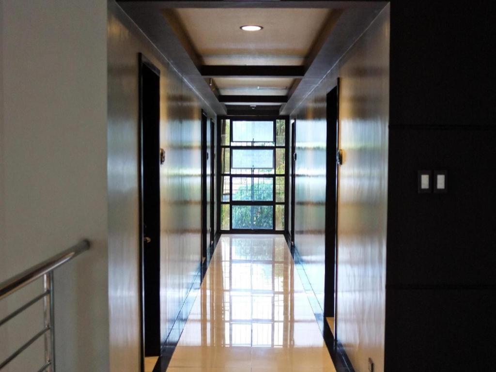 Peridot Suites Davao City Exteriör bild