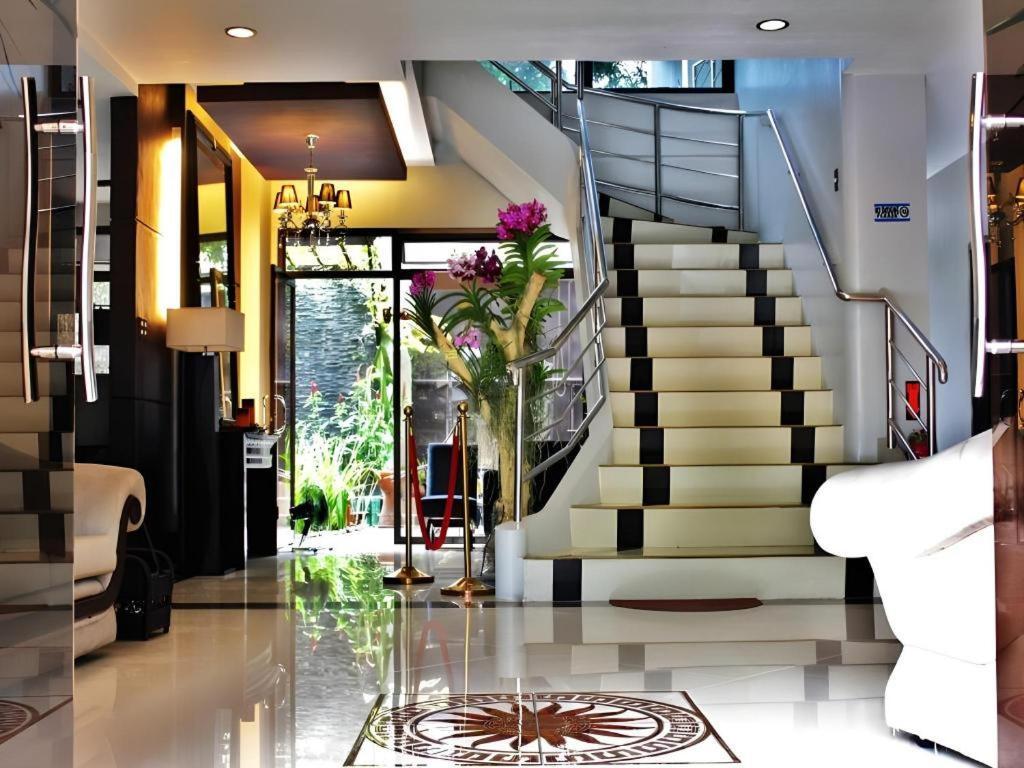 Peridot Suites Davao City Exteriör bild