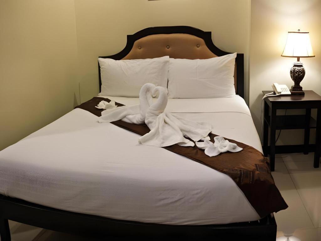 Peridot Suites Davao City Exteriör bild