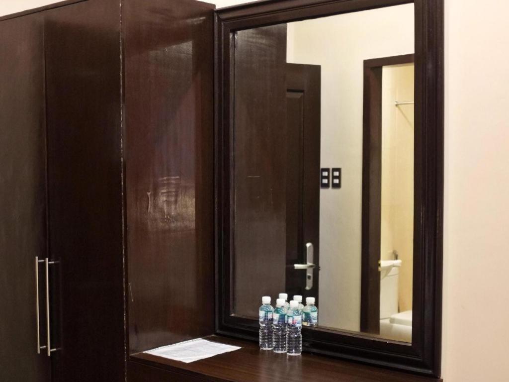 Peridot Suites Davao City Exteriör bild