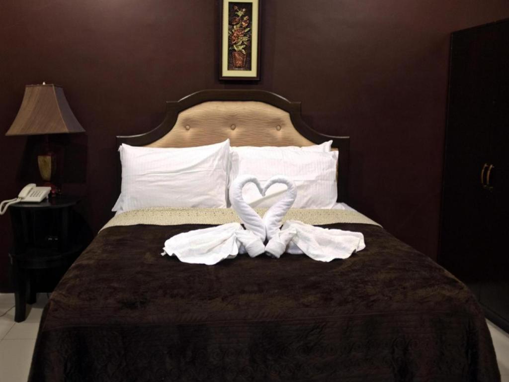 Peridot Suites Davao City Exteriör bild