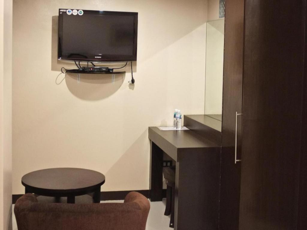 Peridot Suites Davao City Exteriör bild