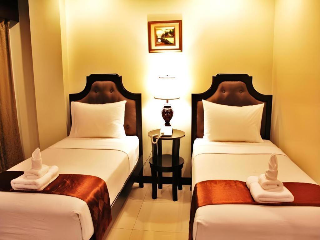 Peridot Suites Davao City Exteriör bild