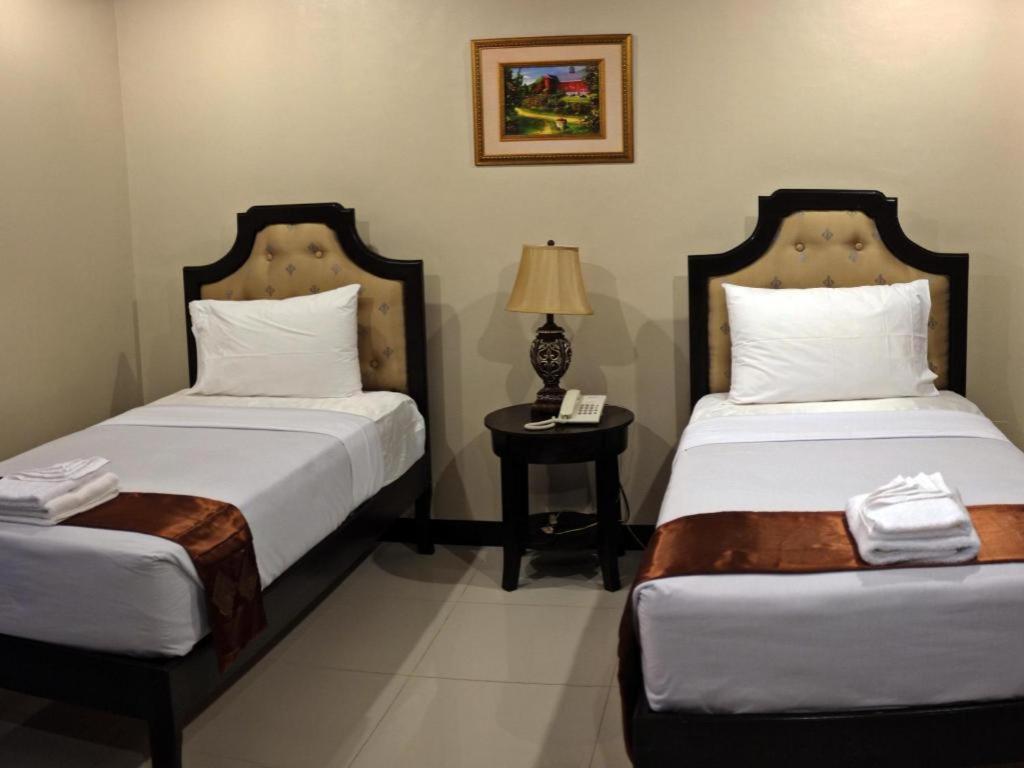 Peridot Suites Davao City Exteriör bild
