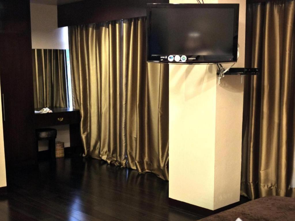 Peridot Suites Davao City Exteriör bild