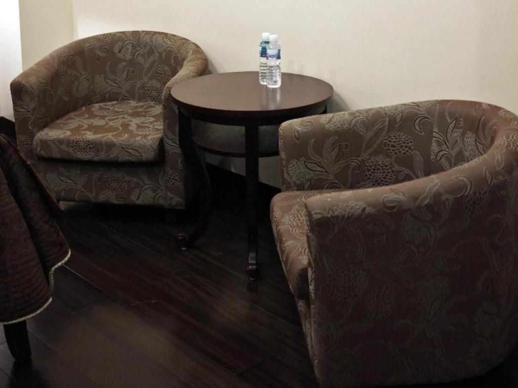 Peridot Suites Davao City Exteriör bild