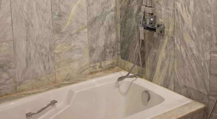 Peridot Suites Davao City Exteriör bild