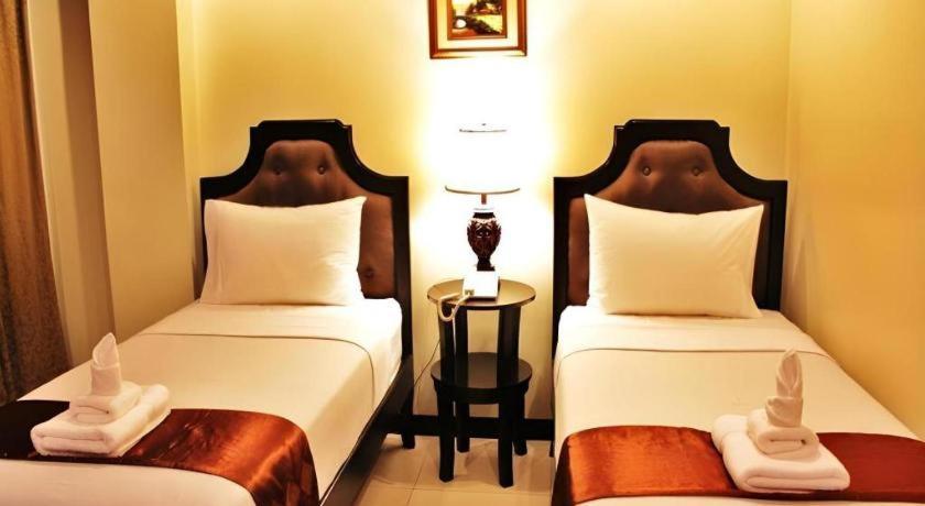 Peridot Suites Davao City Exteriör bild