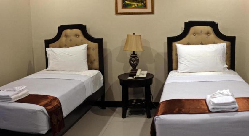 Peridot Suites Davao City Exteriör bild