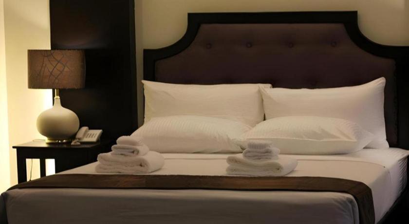 Peridot Suites Davao City Exteriör bild