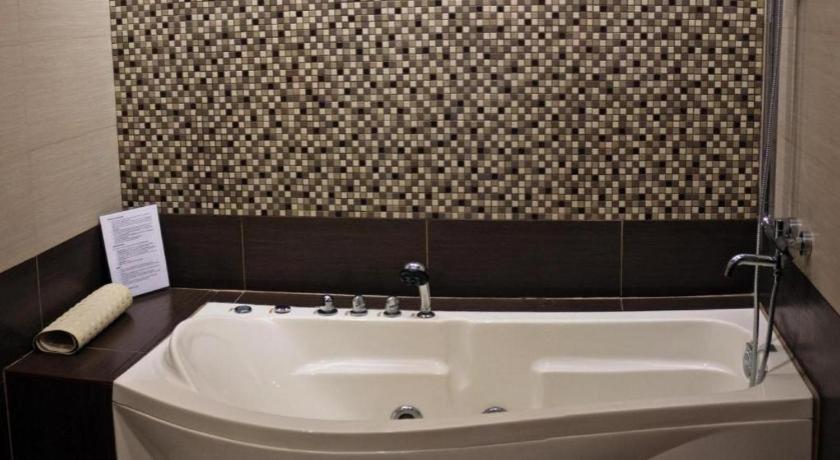 Peridot Suites Davao City Exteriör bild