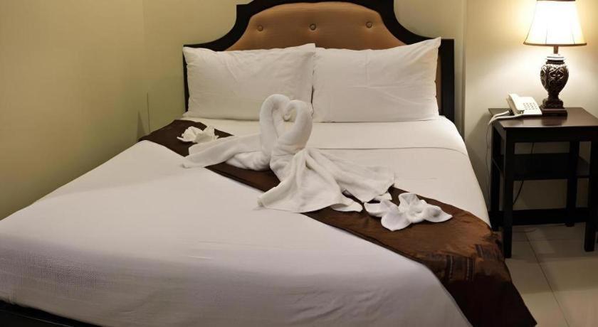Peridot Suites Davao City Exteriör bild