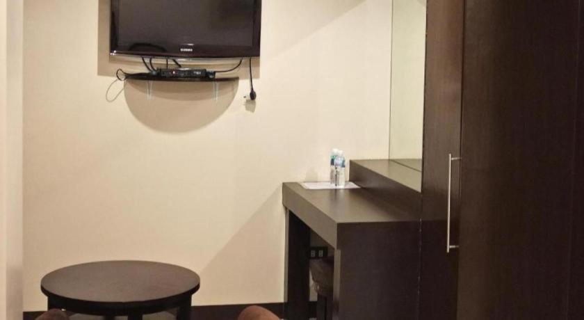 Peridot Suites Davao City Exteriör bild