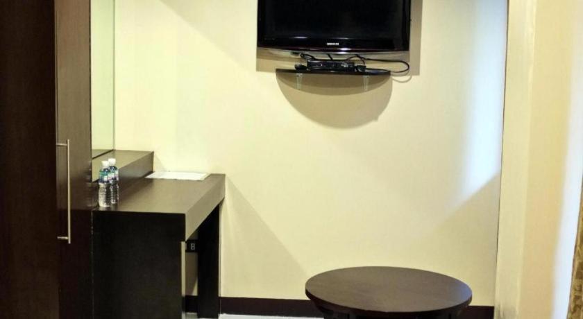 Peridot Suites Davao City Exteriör bild