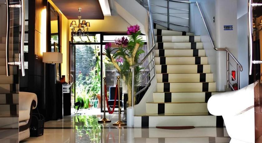 Peridot Suites Davao City Exteriör bild