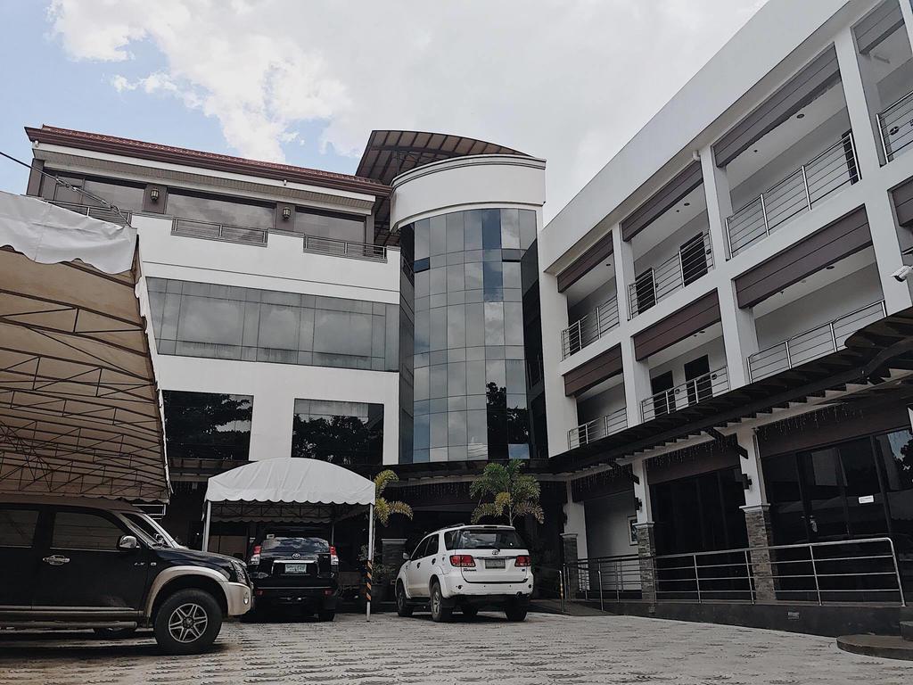 Peridot Suites Davao City Exteriör bild