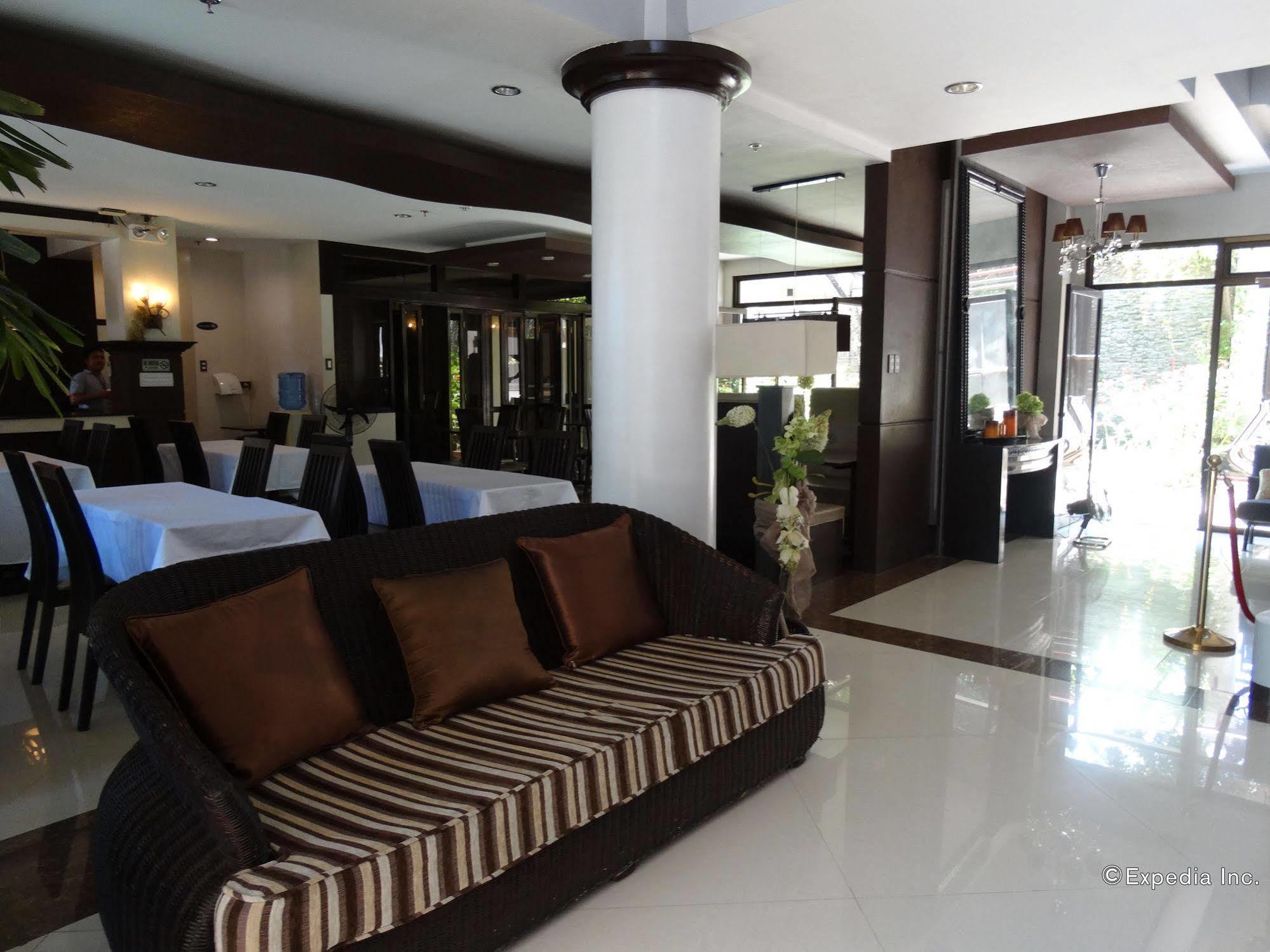 Peridot Suites Davao City Exteriör bild