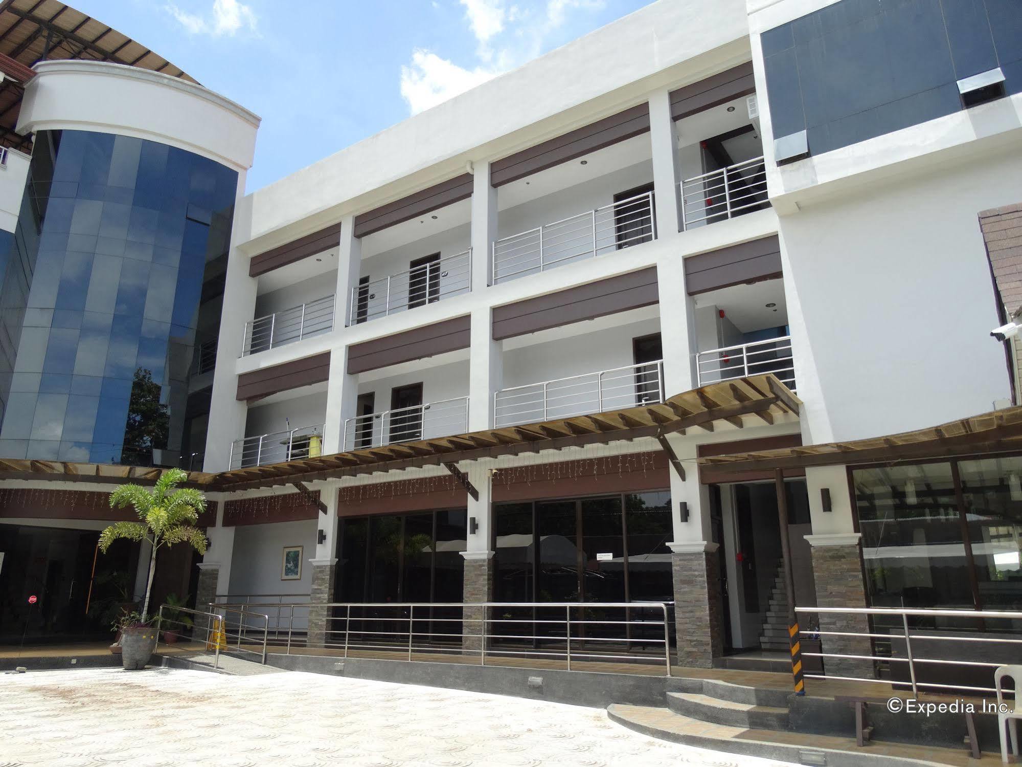 Peridot Suites Davao City Exteriör bild
