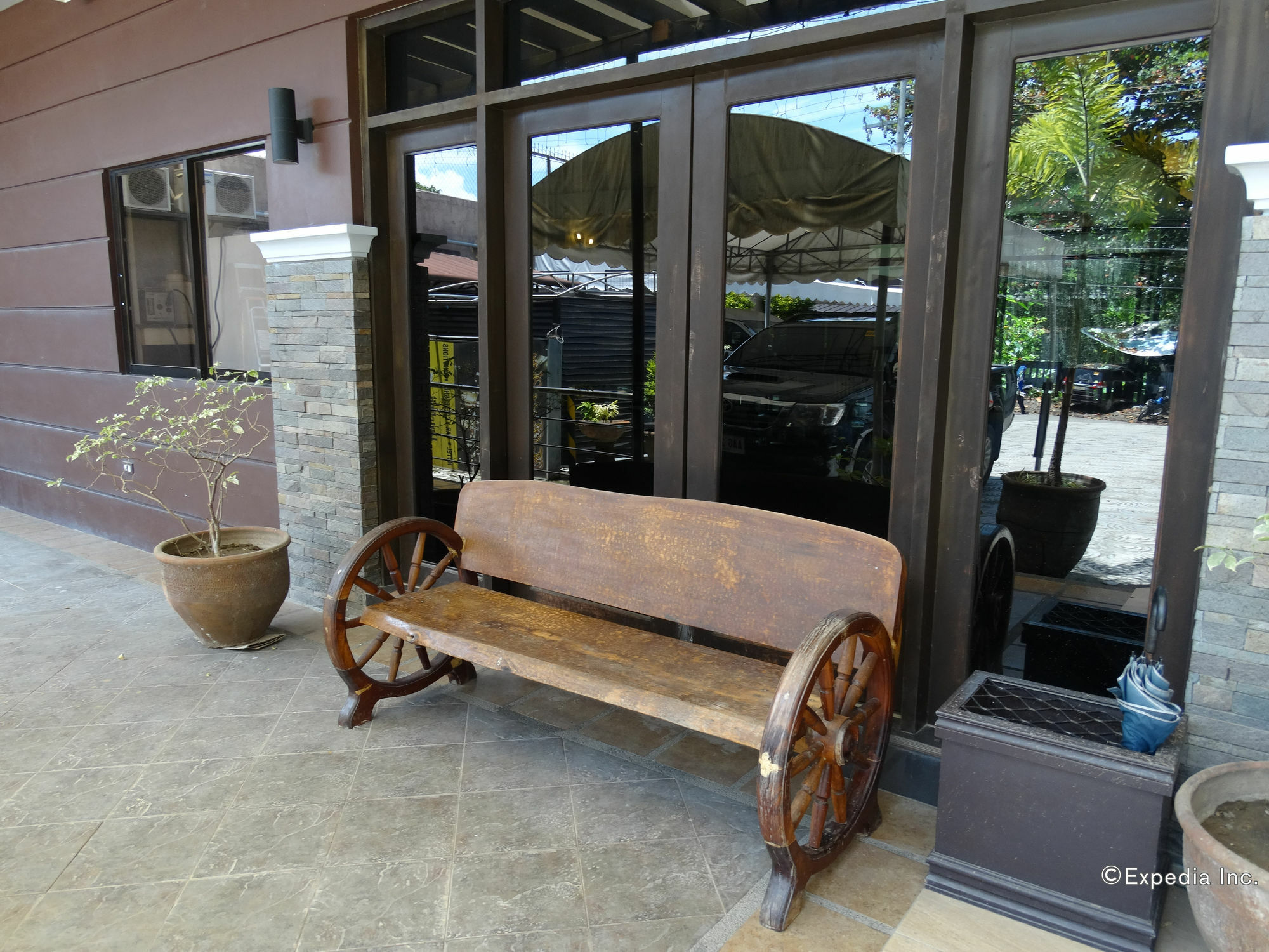 Peridot Suites Davao City Exteriör bild